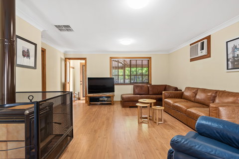 Century21 SouthCoast: Reef & Vines Port Noarlunga - Tourism Caloundra 1