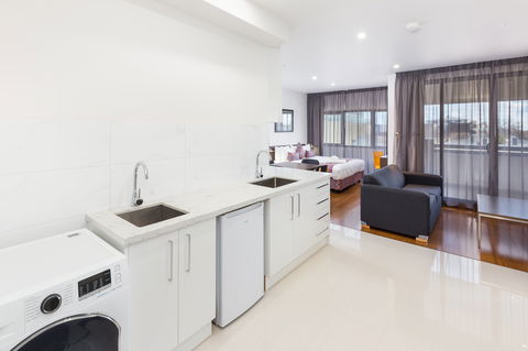 City Edge Dandenong Apartment Hotel - Tourism Caloundra 2