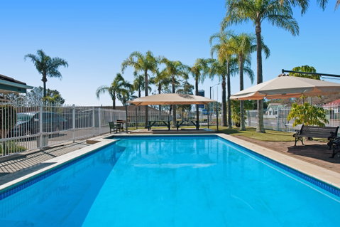 Colonial Terrace Motor Inn And Terrace Brasserie - Tourism Caloundra 1