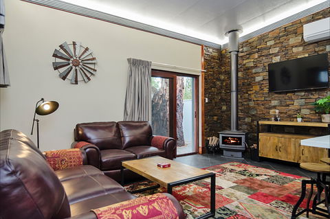 Eagle Foundry Bed & Breakfast - Tourism Caloundra 0