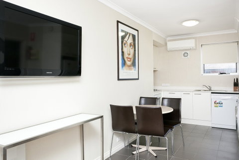 Forrest Hotel And Apartments - Tourism Caloundra 1