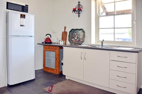 Henry On Yorkes Bed & Breakfast - Tourism Caloundra 1