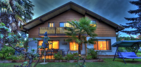 Lakeside Chalet - Tourism Caloundra 0