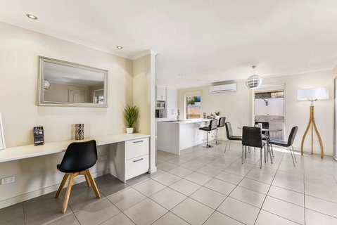 Mount Gambier Apartments - City Fringe Apartment A - Tourism Caloundra 2