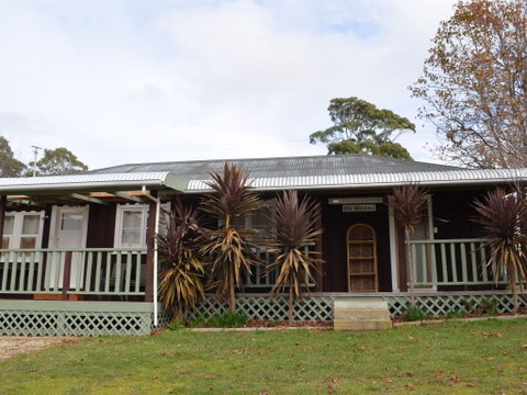Old Whisloca Cottage - Tourism Caloundra 0