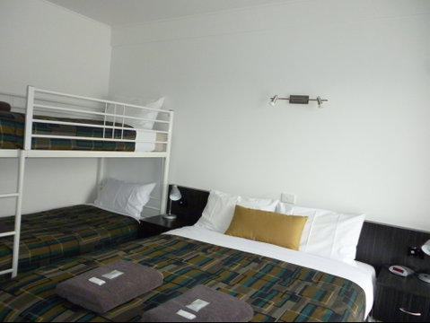 Otway Gate Motel - Tourism Caloundra 2