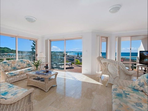 Pacific Rose - Tourism Caloundra 0