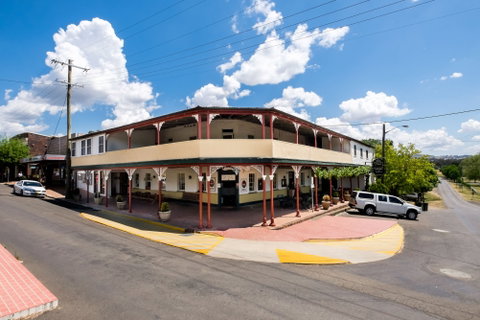 Peel Inn Nundle - Tourism Caloundra 0