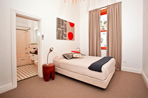 Prairie Hotel - Tourism Caloundra 1