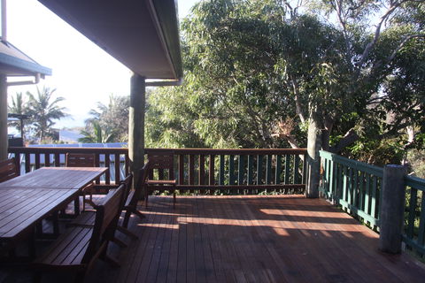 Salty Towers - Tourism Caloundra 0