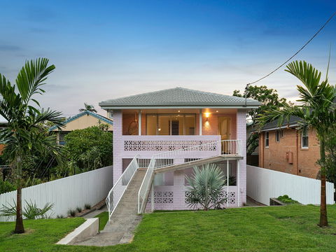 Sunset Beach - Surfside - Tourism Caloundra 1