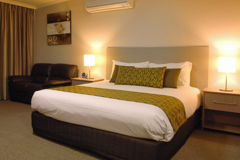 Tower Motor Inn - Tourism Caloundra 1