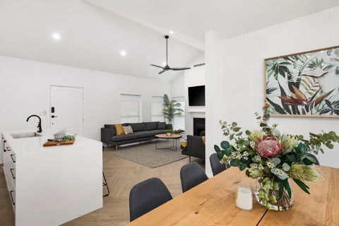 Abode Accommodations - Tourism Caloundra 1