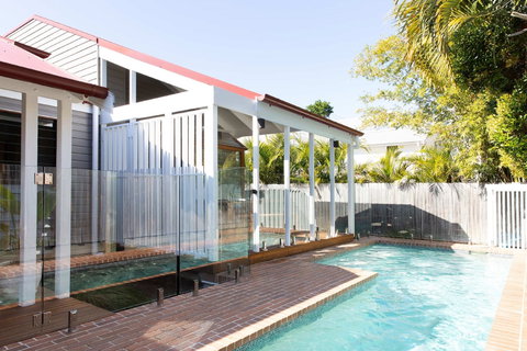 Bacchus - Tourism Caloundra 2