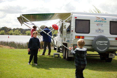 Beaufort Lake Caravan Park - Tourism Caloundra 1