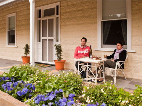 Brown's House Bed & Breakfast - Tourism Caloundra 1