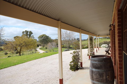 Clare View Accommodation - Clare View House - Tourism Caloundra 1