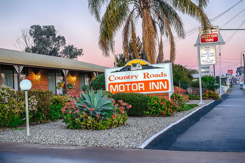Country Roads Motor Inn - Tourism Caloundra 0