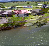 Cranford Waterfront Cottage - Tourism Caloundra