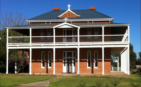 Eddy's Of Canowindra - Tourism Caloundra 0