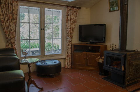 Ford Cottage Bed & Breakfast - Tourism Caloundra 2
