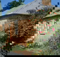 Hamilton's Cottage Collection and Country Gardens - Emmas Cottage - Tourism Caloundra