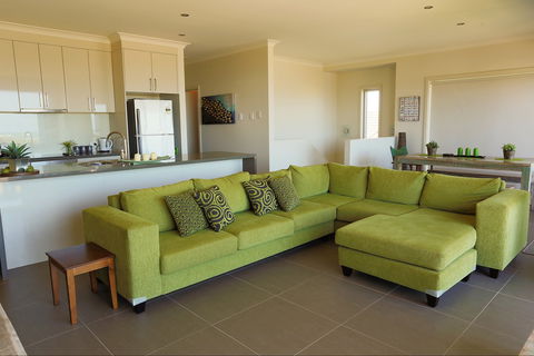 Horizons Part Of Blue Fin Holiday Homes - Tourism Caloundra 0