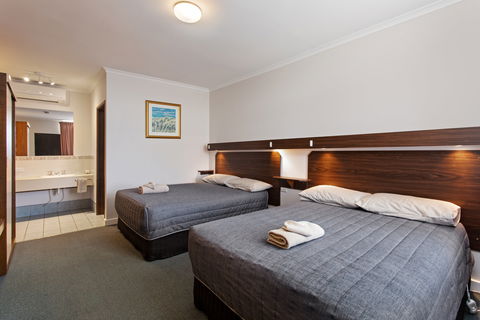 Maffra Motor Inn - Tourism Caloundra 1