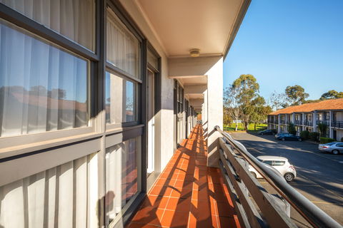 Nightcap At Ferntree Gully Hotel - Tourism Caloundra 1