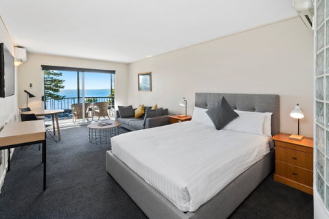 North Pier Hotel - Tourism Caloundra 0