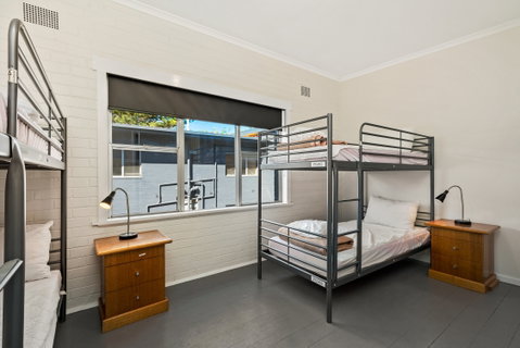 North Pier Hotel - Tourism Caloundra 1