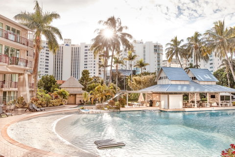 Novotel Cairns Oasis Resort - Tourism Caloundra 2