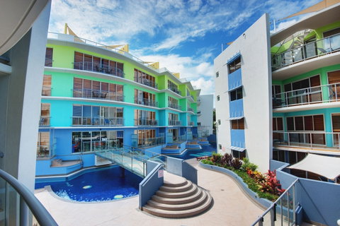 Rolling Surf Resort - Tourism Caloundra 1