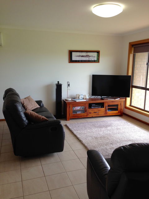 Springs Beach House - Tourism Caloundra 0