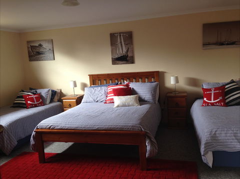 Springs Beach House - Tourism Caloundra 1