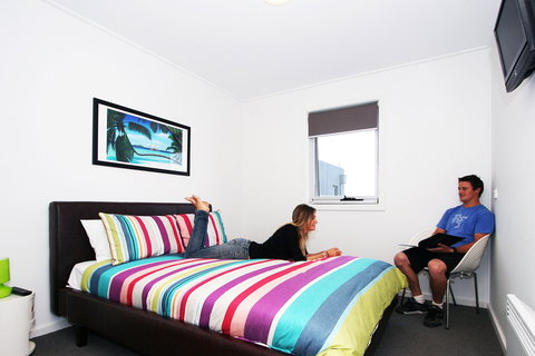 The Island Accommodation - Phillip Island YHA - Tourism Caloundra 2