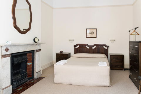 The Mercantile Hotel - Tourism Caloundra 2