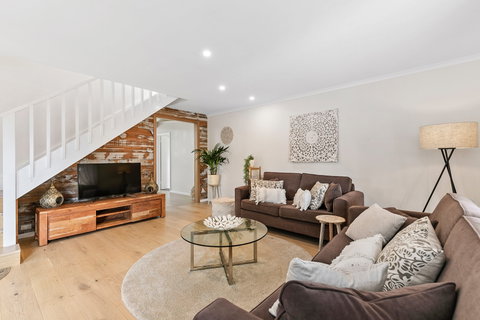 The Beach House Anglesea - Tourism Caloundra 1