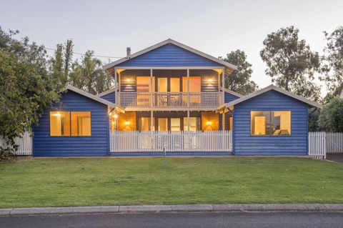 Ultramarine - Tourism Caloundra 0