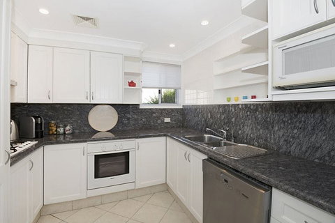 Werrina Townhouse - Tourism Caloundra 1