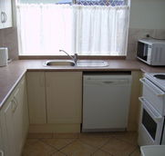 Sunseeker Holiday Units - Tourism Caloundra