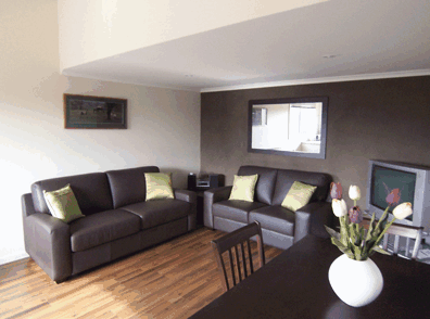 Off Mountain Accommodation - Tourism Caloundra 2