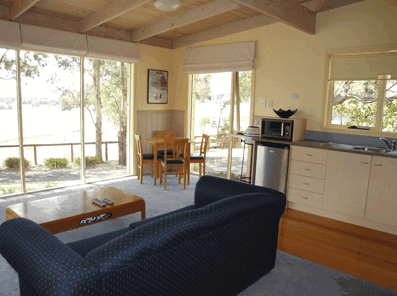 Off Mountain Accommodation - Tourism Caloundra 4