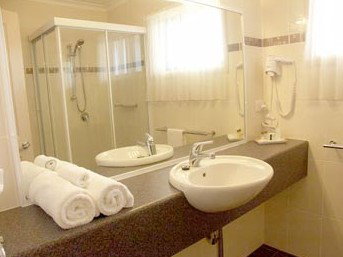 Armidale Pines Motel - Tourism Caloundra 1