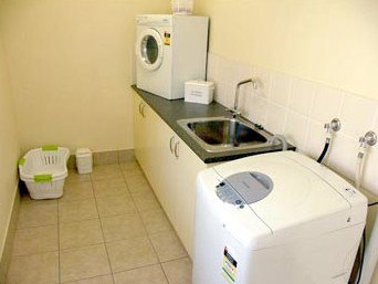 Armidale Pines Motel - Tourism Caloundra 2