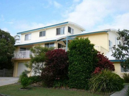 Angourie Waves - Tourism Caloundra 0