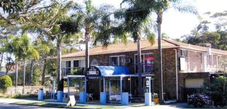 Palm Court Motel - Tourism Caloundra 0