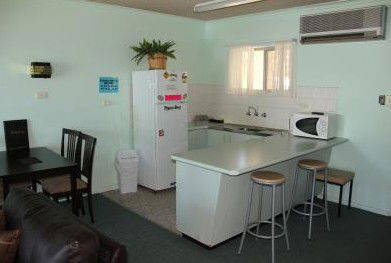 Zorba Motel - Tourism Caloundra 1