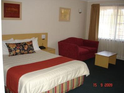 Bathurst Motor Inn - Tourism Caloundra 0