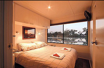 All Seasons Houseboats - Tourism Caloundra 3